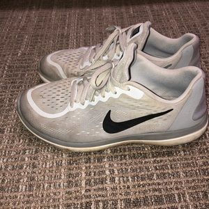 Women’s Nike flex sneakers